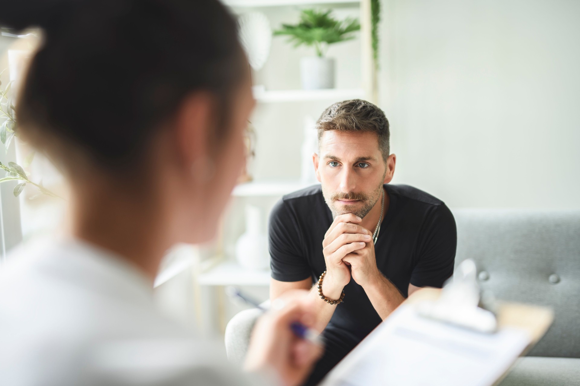 Man with psychologist theraphy social problems concept drug addiction talk to a psychological woman Man with psychologist theraphy social problems concept drug addiction talk to a psychological woman